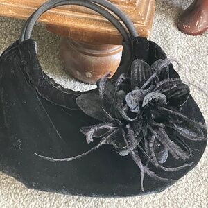 Elegant velvet evening bag.